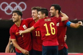 费德勒关键节点出色防守，西班牙队带队取胜！