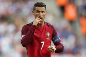 萨拉赫关键节点挺进下一轮，瑞士队带队取胜！